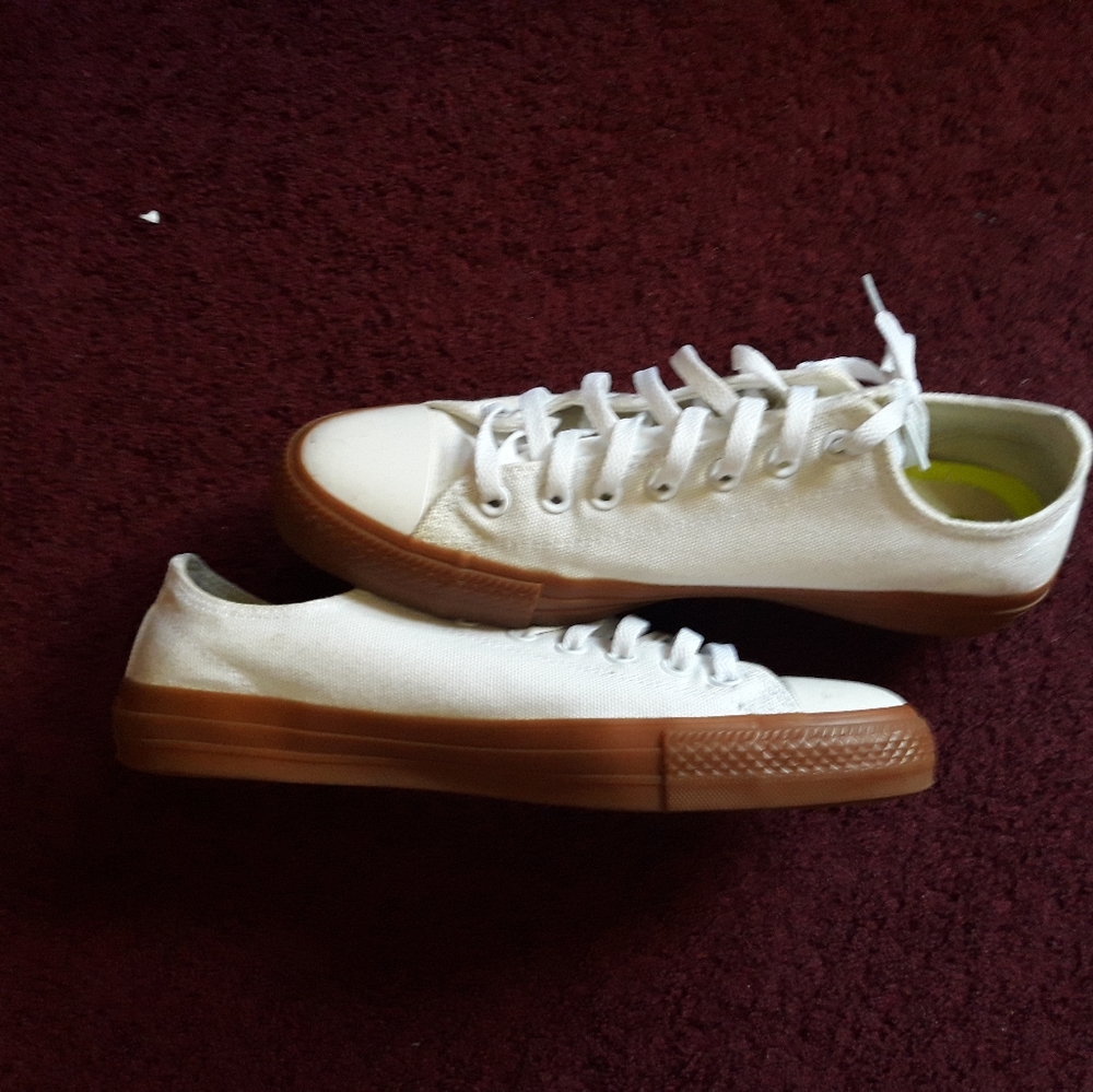 Converse while gum shoes